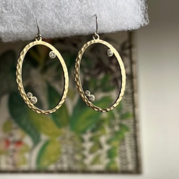 🧡3/15 Gold Color Oval Textured Hoop Hook Earrings with Sparkling Stones - Picture 3 of 6
